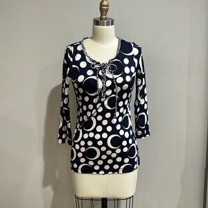 Diane Vaughn Furstenberg top, long sleeve, print with tie front ￼